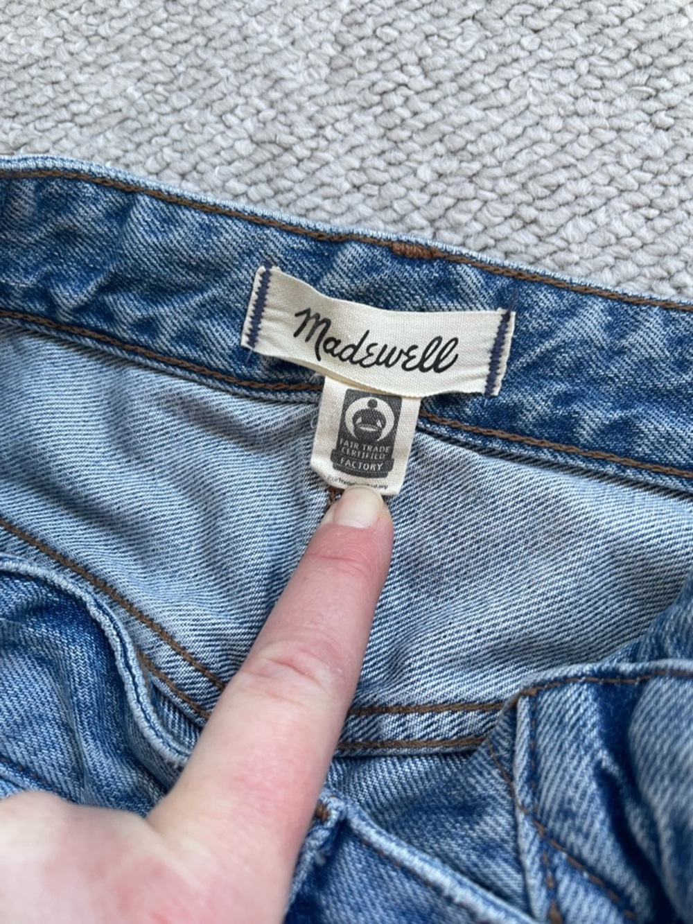 Madewell The Petite Darted Barrel-Leg Jeans, Dobbins Wash, Size 26P - Picture 5 of 12